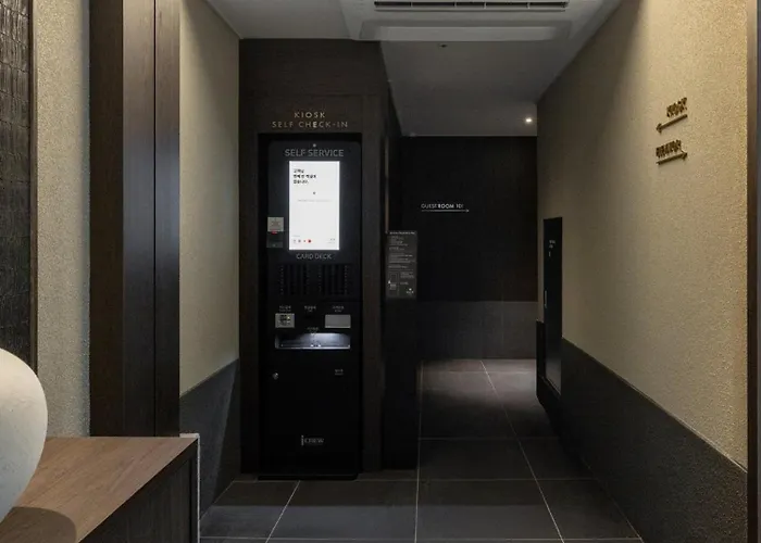 Loop Retreat By Anook Hongdae *